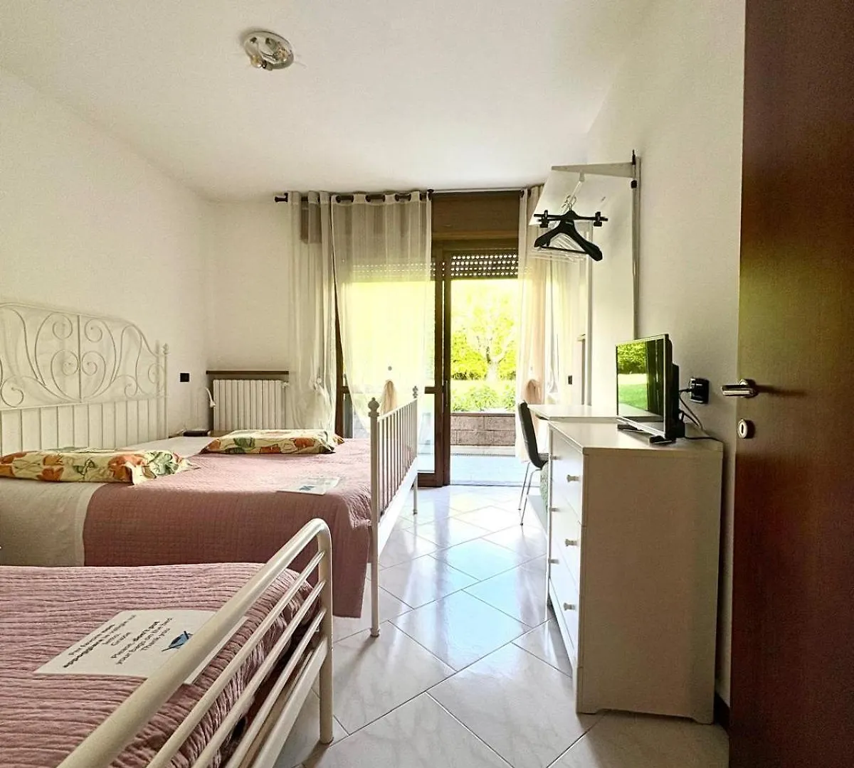 ** Guest house The Flower Garden Bed & Breakfast Scanzorosciate Italy